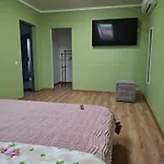 простора сімейна оселя у серці історичного міста поруч з ратушею&бічна з площею ринок кухня-студія та спальня Апартаменты Львов