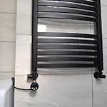 Daire простора сімейна оселя поруч з ратушею & бічна з площею ринок кухня-студія та спальня Lviv