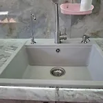 Апартаменты простора сімейна оселя у серці історичного міста поруч з ратушею&бічна з площею ринок кухня-студія та спальня