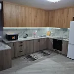 простора сімейна оселя у серці історичного міста поруч з ратушею&бічна з площею ринок кухня-студія та спальня