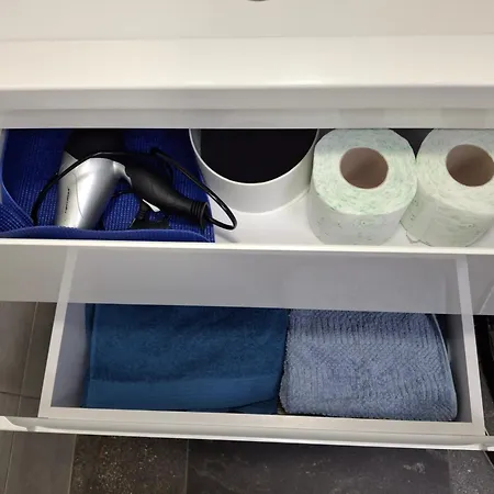 простора сімейна оселя у серці історичного міста поруч з ратушею & бічна з площею ринок кухня-студія та спальня Appartement Lviv