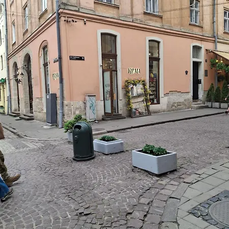 Appartement простора сімейна оселя у серці історичного міста поруч з ратушею & бічна з площею ринок кухня-студія та спальня *