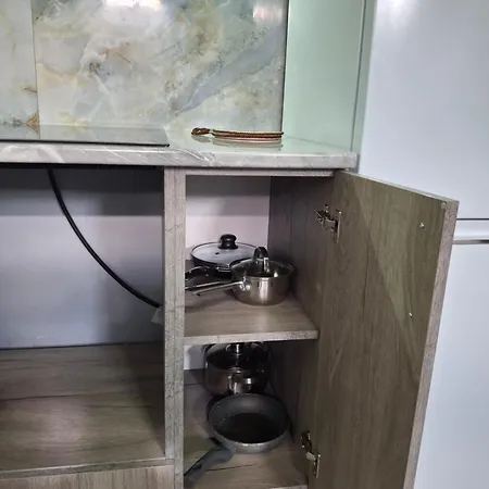 простора сімейна оселя у серці історичного міста поруч з ратушею & бічна з площею ринок кухня-студія та спальня Lägenhet Lviv