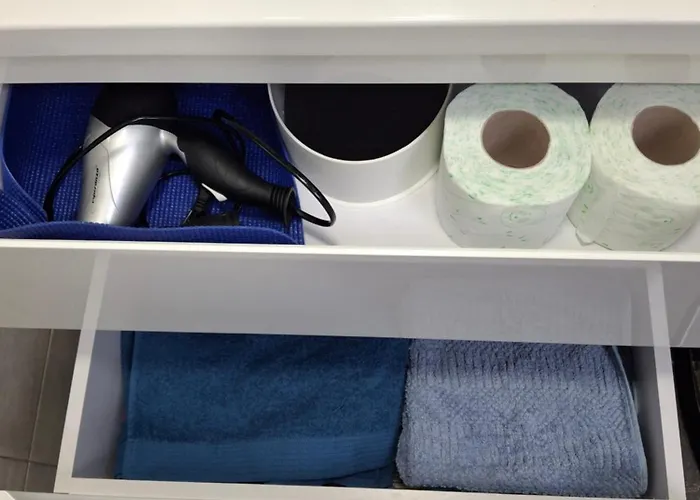 простора сімейна оселя поруч з ратушею & бічна з площею ринок кухня-студія та спальня Apartamento Lviv