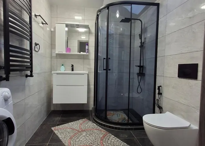 простора сімейна оселя поруч з ратушею & бічна з площею ринок кухня-студія та спальня * إلفيف