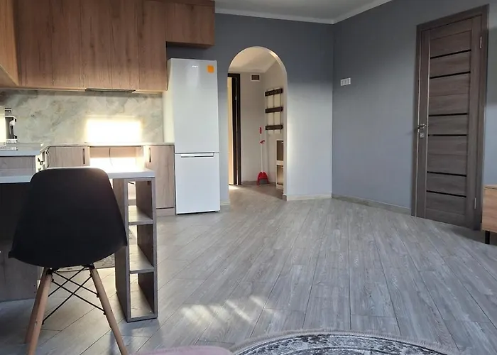 простора сімейна оселя поруч з ратушею & бічна з площею ринок кухня-студія та спальня * إلفيف