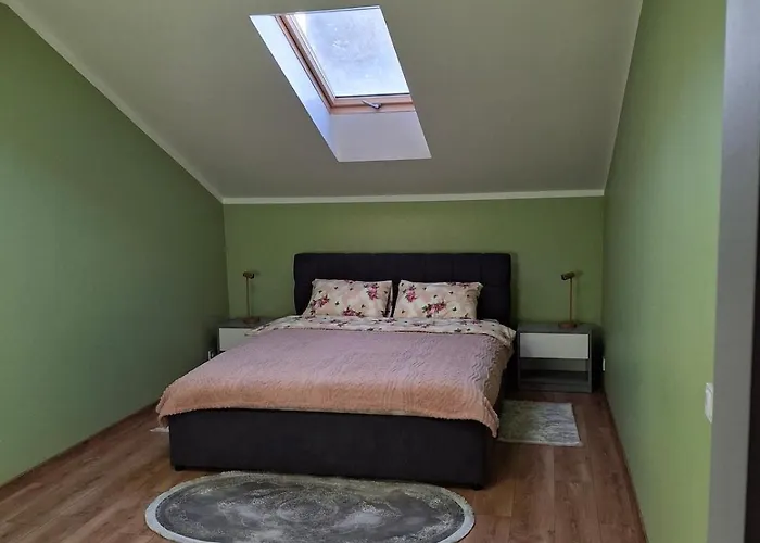 простора сімейна оселя поруч з ратушею & бічна з площею ринок кухня-студія та спальня * إلفيف