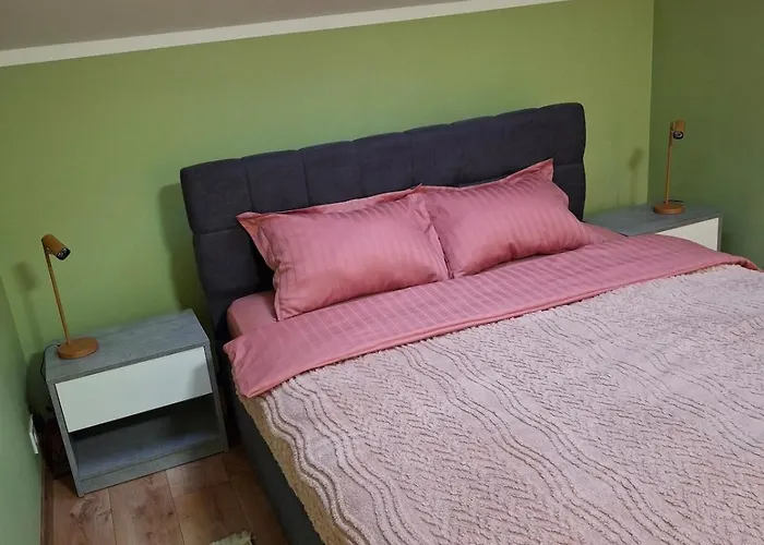 простора сімейна оселя поруч з ратушею & бічна з площею ринок кухня-студія та спальня Apartamento