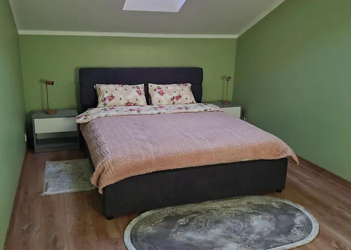 простора сімейна оселя поруч з ратушею & бічна з площею ринок кухня-студія та спальня * إلفيف