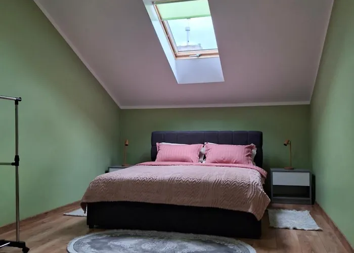 простора сімейна оселя поруч з ратушею & бічна з площею ринок кухня-студія та спальня Lejlighed Lviv