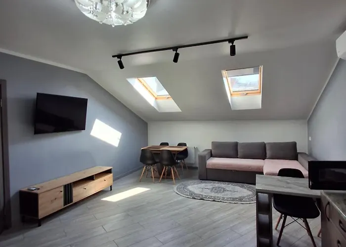 простора сімейна оселя поруч з ратушею & бічна з площею ринок кухня-студія та спальня * إلفيف