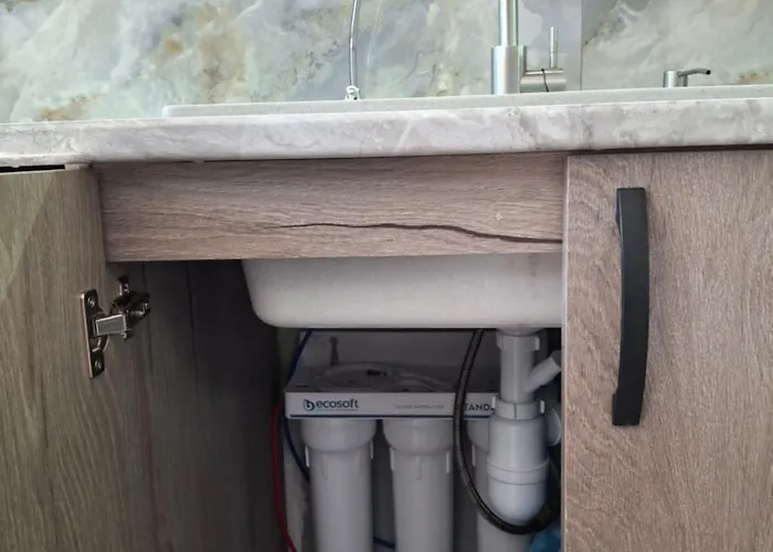 простора сімейна оселя у серці історичного міста поруч з ратушею&бічна з площею ринок кухня-студія та спальня Львов