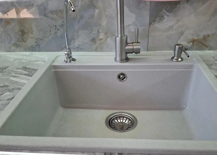 Apartamento простора сімейна оселя поруч з ратушею & бічна з площею ринок кухня-студія та спальня