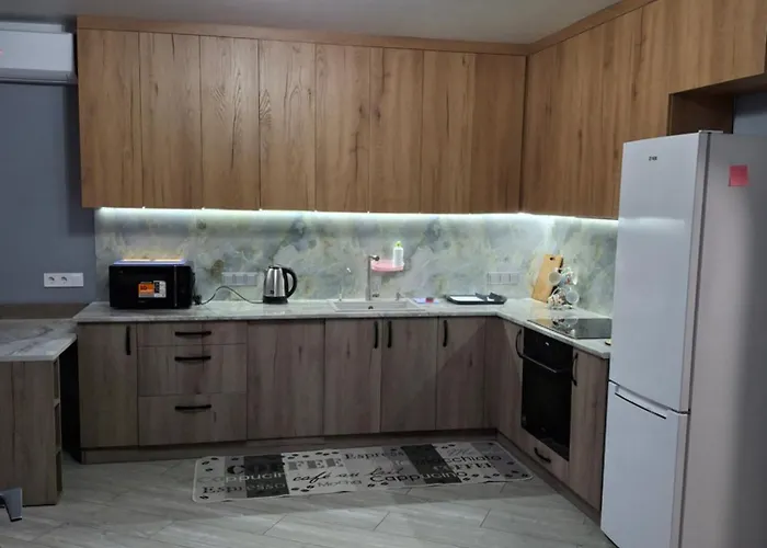 простора сімейна оселя поруч з ратушею & бічна з площею ринок кухня-студія та спальня * Lvov