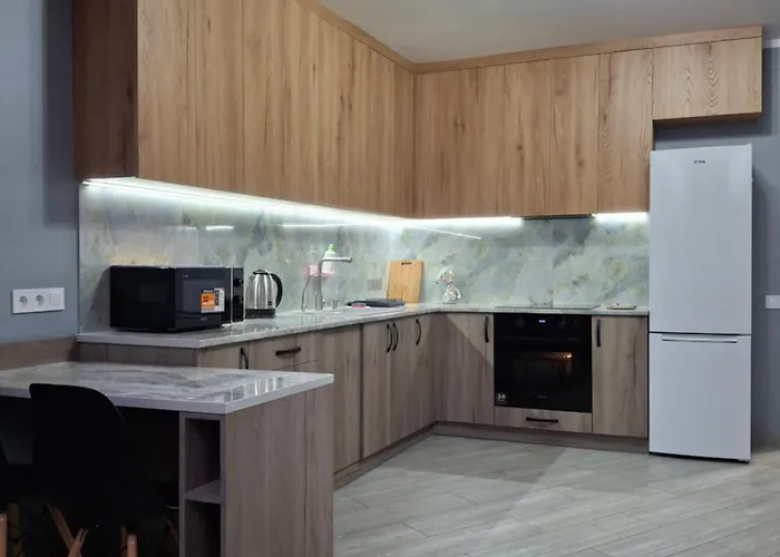 простора сімейна оселя поруч з ратушею & бічна з площею ринок кухня-студія та спальня Apartamento Lviv